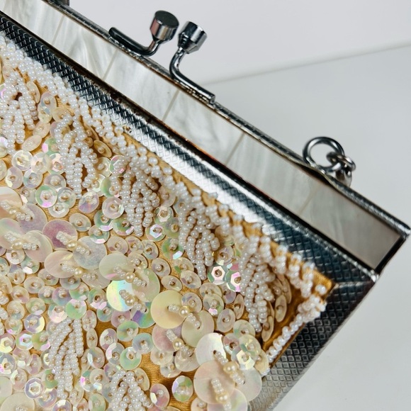 Vintage sequin beaded cream small purse, silver chain handle, iridescent Elegant - Picture 5 of 8